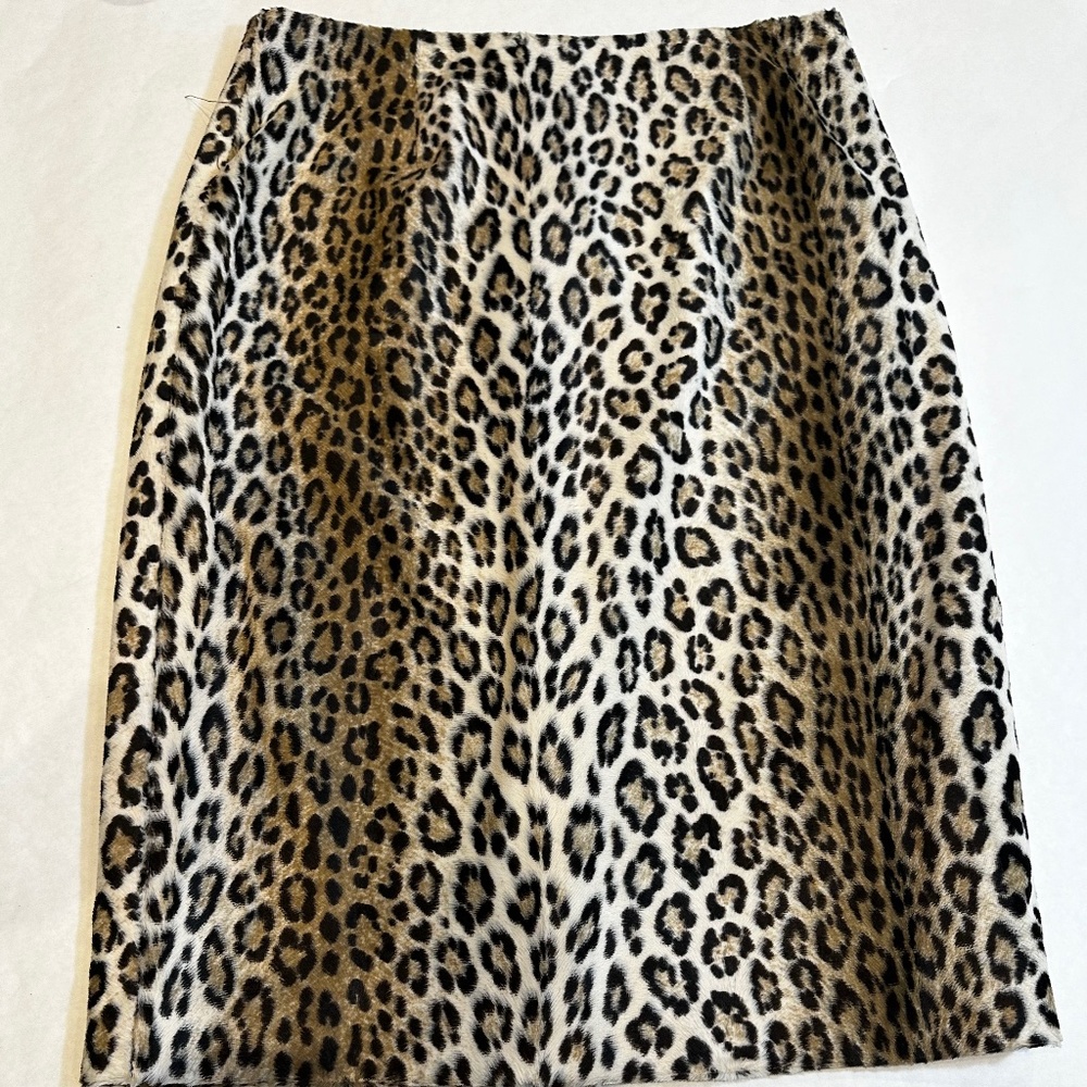 Beautiful Leopard Print knee length skirt by Worth New York in a size 6